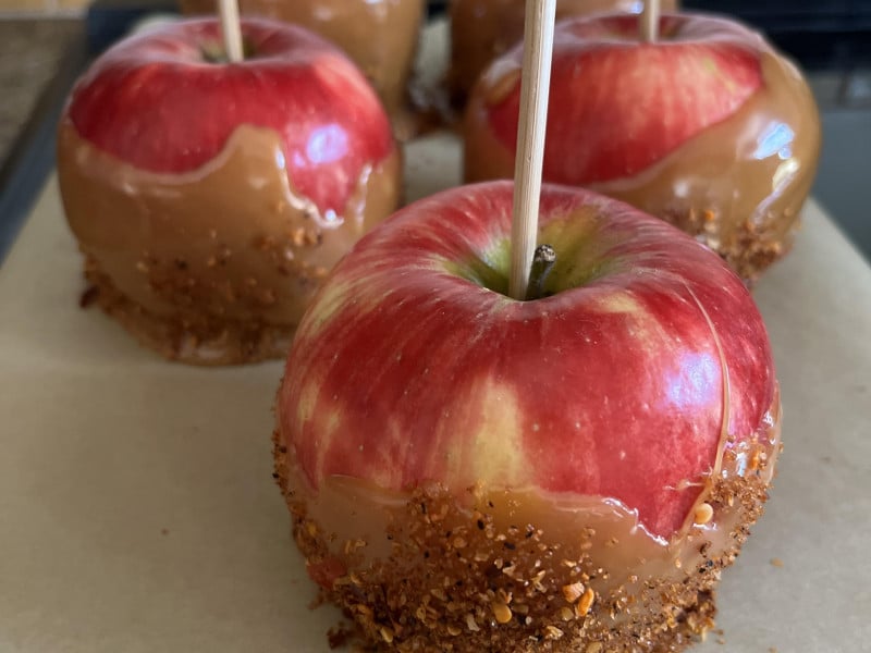 sheet pan of caramel apples